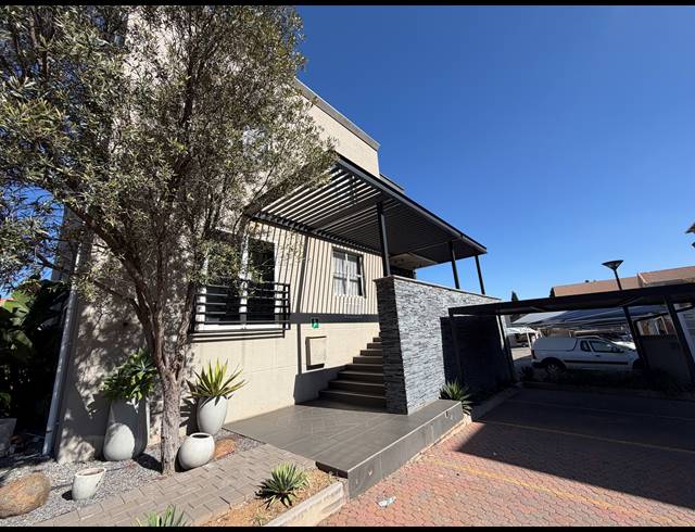 530M² OFFICE FOR SALE IN SUNNINGHILL